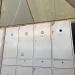 LOTE 430 - 01 ARMÁRIO ROUPEIRO EM MADEIRA C/08 PORTAS. (NO ESTADO, LEILÃO NÃO TEM GARANTIA E NEM DEVOLUÇÃO, SUJEITO A POSSÍVEIS AVARIAS VISÍVEIS/OCULTAS E/OU AUSÊNCIA DE COMPONENTES).