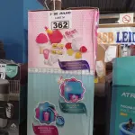 LOTE 362 - 01 GELADEIRA MAGIC TOYS. (NO ESTADO, LEILÃO NÃO TEM GARANTIA E NEM DEVOLUÇÃO, SUJEITO A POSSÍVEIS AVARIAS VISÍVEIS/OCULTAS E/OU AUSÊNCIA DE COMPONENTES).