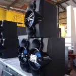 LOTE 417 - 03 CAIXAS DE SOM PHILIPS MAX SAUND 8OHM. (NO ESTADO, LEILÃO NÃO TEM GARANTIA E NEM DEVOLUÇÃO, SUJEITO A POSSÍVEIS AVARIAS VISÍVEIS/OCULTAS E/OU AUSÊNCIA DE COMPONENTES).