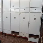 LOTE 430 - 01 ARMÁRIO ROUPEIRO EM MADEIRA C/08 PORTAS. (NO ESTADO, LEILÃO NÃO TEM GARANTIA E NEM DEVOLUÇÃO, SUJEITO A POSSÍVEIS AVARIAS VISÍVEIS/OCULTAS E/OU AUSÊNCIA DE COMPONENTES).