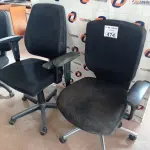 LOTE 474 - 02 CADEIRAS DE ESCRITÓRIO COM BASE GIRATÓRIA. (NO ESTADO, LEILÃO NÃO TEM GARANTIA E NEM DEVOLUÇÃO, SUJEITO A POSSÍVEIS AVARIAS VISÍVEIS/OCULTAS E/OU AUSÊNCIA DE COMPONENTES).