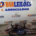 LOTE 372 - 01 SKATE COM CAPACETE. (NO ESTADO, LEILÃO NÃO TEM GARANTIA E NEM DEVOLUÇÃO, SUJEITO A POSSÍVEIS AVARIAS VISÍVEIS/OCULTAS E/OU AUSÊNCIA DE COMPONENTES).