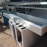 LOTE 423 - 01 BALCÃO E 01 ILHA EM INOX INCOMPLETOS. (NO ESTADO, LEILÃO NÃO TEM GARANTIA E NEM DEVOLUÇÃO, SUJEITO A POSSÍVEIS AVARIAS VISÍVEIS/OCULTAS E/OU AUSÊNCIA DE COMPONENTES).