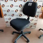 LOTE 463 - 01 CADEIRA DE ESCRITÓRIO COM BASE GIRATÓRIA. (NO ESTADO, LEILÃO NÃO TEM GARANTIA E NEM DEVOLUÇÃO, SUJEITO A POSSÍVEIS AVARIAS VISÍVEIS/OCULTAS E/OU AUSÊNCIA DE COMPONENTES).