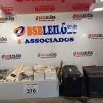 LOTE 376 - 01 LOTE COM VÁRIAS TOMADAS ELÉTRICA, VÁRIOS CONTROLES PARA AR-CONDICIONADO MARCAS E MODELOS DIVERSOS, 01 AUTOTRANSFORMADOR E 01 ESTABILIZADOR.  (NO ESTADO, LEILÃO NÃO TEM GARANTIA E NEM DEVOLUÇÃO, SUJEITO A POSSÍVEIS AVARIAS VISÍVEIS/OCULTAS E/OU AUSÊNCIA DE COMPONENTES).