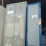 LOTE 429 - 02 ARMÁRIOS ROUPEIRO EM AÇO SENDO 01 C/ 4 PORTAS E OUTRO C/02 PORTAS. (NO ESTADO, LEILÃO NÃO TEM GARANTIA E NEM DEVOLUÇÃO, SUJEITO A POSSÍVEIS AVARIAS VISÍVEIS/OCULTAS E/OU AUSÊNCIA DE COMPONENTES).