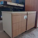 LOTE 406 - 02 GAVETEIROS COM 03 GAVETAS. (NO ESTADO, LEILÃO NÃO TEM GARANTIA E NEM DEVOLUÇÃO, SUJEITO A POSSÍVEIS AVARIAS VISÍVEIS/OCULTAS E/OU AUSÊNCIA DE COMPONENTES).