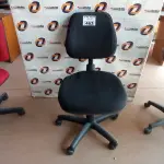 LOTE 463 - 01 CADEIRA DE ESCRITÓRIO COM BASE GIRATÓRIA. (NO ESTADO, LEILÃO NÃO TEM GARANTIA E NEM DEVOLUÇÃO, SUJEITO A POSSÍVEIS AVARIAS VISÍVEIS/OCULTAS E/OU AUSÊNCIA DE COMPONENTES).