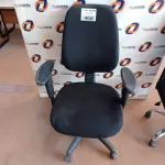 LOTE 468 - 01 CADEIRA DE ESCRITÓRIO COM BASE GIRATÓRIA. (NO ESTADO, LEILÃO NÃO TEM GARANTIA E NEM DEVOLUÇÃO, SUJEITO A POSSÍVEIS AVARIAS VISÍVEIS/OCULTAS E/OU AUSÊNCIA DE COMPONENTES).