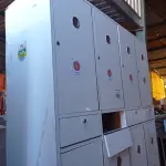 LOTE 425 - 01 ARMÁRIO ROUPEIRO EM MADEIRA C/08 PORTAS. (NO ESTADO, LEILÃO NÃO TEM GARANTIA E NEM DEVOLUÇÃO, SUJEITO A POSSÍVEIS AVARIAS VISÍVEIS/OCULTAS E/OU AUSÊNCIA DE COMPONENTES).