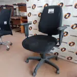 LOTE 466 - 01 CADEIRA DE ESCRITÓRIO COM BASE GIRATÓRIA. (NO ESTADO, LEILÃO NÃO TEM GARANTIA E NEM DEVOLUÇÃO, SUJEITO A POSSÍVEIS AVARIAS VISÍVEIS/OCULTAS E/OU AUSÊNCIA DE COMPONENTES).