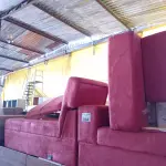 LOTE 094 - 01 SOFÁ. (NO ESTADO, LEILÃO NÃO TEM GARANTIA E NEM DEVOLUÇÃO, SUJEITO A POSSÍVEIS AVARIAS VISÍVEIS/OCULTAS E/OU AUSÊNCIA DE COMPONENTES).
