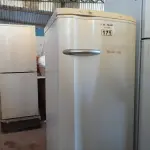LOTE 171 - 01 GELADEIRA MARCA ELECTROLUX 220V. (NO ESTADO, LEILÃO NÃO TEM GARANTIA E NEM DEVOLUÇÃO, SUJEITO A POSSÍVEIS AVARIAS VISÍVEIS/OCULTAS E/OU AUSÊNCIA DE COMPONENTES).