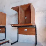 LOTE 434 - 02 MESAS COM ESTRUTURA EM FERRO FUNDIDO TAMPO EM MADEIRA SENDO 01 SEM GAVETAS E 01 MESINHA EM MADEIRA. (NO ESTADO, LEILÃO NÃO TEM GARANTIA E NEM DEVOLUÇÃO, SUJEITO A POSSÍVEIS AVARIAS VISÍVEIS/OCULTAS E/OU AUSÊNCIA DE COMPONENTES).