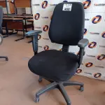 LOTE 468 - 01 CADEIRA DE ESCRITÓRIO COM BASE GIRATÓRIA. (NO ESTADO, LEILÃO NÃO TEM GARANTIA E NEM DEVOLUÇÃO, SUJEITO A POSSÍVEIS AVARIAS VISÍVEIS/OCULTAS E/OU AUSÊNCIA DE COMPONENTES).