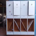 LOTE 424 - 01 ARMÁRIO ROUPEIRO EM MADEIRA C/08 PORTAS INCOMPLETOS. (NO ESTADO, LEILÃO NÃO TEM GARANTIA E NEM DEVOLUÇÃO, SUJEITO A POSSÍVEIS AVARIAS VISÍVEIS/OCULTAS E/OU AUSÊNCIA DE COMPONENTES).