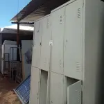 LOTE 431 - 02 ARMÁRIOS ROUPEIRO EM AÇO 04 PORTAS SENDO 01 INCOMPLETO. (NO ESTADO, LEILÃO NÃO TEM GARANTIA E NEM DEVOLUÇÃO, SUJEITO A POSSÍVEIS AVARIAS VISÍVEIS/OCULTAS E/OU AUSÊNCIA DE COMPONENTES).