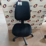 LOTE 481 - 01 CADEIRA DE ESCRITÓRIO COM BASE GIRATÓRIA. (NO ESTADO, LEILÃO NÃO TEM GARANTIA E NEM DEVOLUÇÃO, SUJEITO A POSSÍVEIS AVARIAS VISÍVEIS/OCULTAS E/OU AUSÊNCIA DE COMPONENTES).