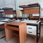 LOTE 457 - 02 MESAS COM ESTRUTURA EM FERRO FUNDIDO SENDO 01 SEM GAVETAS E 01 MESA EM MADEIRA. (NO ESTADO, LEILÃO NÃO TEM GARANTIA E NEM DEVOLUÇÃO, SUJEITO A POSSÍVEIS AVARIAS VISÍVEIS/OCULTAS E/OU AUSÊNCIA DE COMPONENTES).