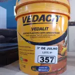 LOTE 357 - 01 BALDE DE VEDALIT, ADITIVO PLASTIFICANTE CONCENTRADO PARA CONCRETO E ARGAMASSAS E 01 BALDE DE VEDACIT, ADITIVO IMPERMEABILIZANTE PARA CONCRETO E ARGAMASSAS 18L. (NO ESTADO, LEILÃO NÃO TEM GARANTIA E NEM DEVOLUÇÃO, SUJEITO A POSSÍVEIS AVARIAS VISÍVEIS/OCULTAS E/OU AUSÊNCIA DE COMPONENTES).