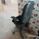 LOTE 480 - 01 CADEIRA DE ESCRITÓRIO COM BASE GIRATÓRIA. (NO ESTADO, LEILÃO NÃO TEM GARANTIA E NEM DEVOLUÇÃO, SUJEITO A POSSÍVEIS AVARIAS VISÍVEIS/OCULTAS E/OU AUSÊNCIA DE COMPONENTES).