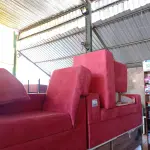 LOTE 094 - 01 SOFÁ. (NO ESTADO, LEILÃO NÃO TEM GARANTIA E NEM DEVOLUÇÃO, SUJEITO A POSSÍVEIS AVARIAS VISÍVEIS/OCULTAS E/OU AUSÊNCIA DE COMPONENTES).