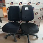 LOTE 475 - 02 CADEIRAS DE ESCRITÓRIO COM BASE GIRATÓRIA. (NO ESTADO, LEILÃO NÃO TEM GARANTIA E NEM DEVOLUÇÃO, SUJEITO A POSSÍVEIS AVARIAS VISÍVEIS/OCULTAS E/OU AUSÊNCIA DE COMPONENTES).