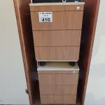 LOTE 410 - 02 GAVETEIROS COM 03 GAVETAS. (NO ESTADO, LEILÃO NÃO TEM GARANTIA E NEM DEVOLUÇÃO, SUJEITO A POSSÍVEIS AVARIAS VISÍVEIS/OCULTAS E/OU AUSÊNCIA DE COMPONENTES).