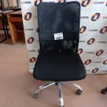 LOTE 467 - 01 CADEIRA DE ESCRITÓRIO COM BASE GIRATÓRIA CROMADA. (NO ESTADO, LEILÃO NÃO TEM GARANTIA E NEM DEVOLUÇÃO, SUJEITO A POSSÍVEIS AVARIAS VISÍVEIS/OCULTAS E/OU AUSÊNCIA DE COMPONENTES).
