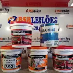 LOTE 393 - 02 BALDES DE DESMOLDANTE PARA FORMAS, 02 BALDES DE DRYKOVEDA E 01 GALÃO DE TINTA ACRÍLICA TODOS 3,6L. (NO ESTADO, LEILÃO NÃO TEM GARANTIA E NEM DEVOLUÇÃO, SUJEITO A POSSÍVEIS AVARIAS VISÍVEIS/OCULTAS E/OU AUSÊNCIA DE COMPONENTES).