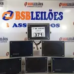 LOTE 371 - 06 ALTO-FALANTES COM SUPORTE DE FERRO SENDO 01 INCOMPLETO. (NO ESTADO, LEILÃO NÃO TEM GARANTIA E NEM DEVOLUÇÃO, SUJEITO A POSSÍVEIS AVARIAS VISÍVEIS/OCULTAS E/OU AUSÊNCIA DE COMPONENTES).