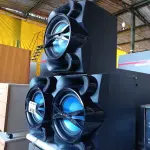 LOTE 416 - 03 CAIXAS DE SOM PHILIPS MAX SAUND 8OHM. (NO ESTADO, LEILÃO NÃO TEM GARANTIA E NEM DEVOLUÇÃO, SUJEITO A POSSÍVEIS AVARIAS VISÍVEIS/OCULTAS E/OU AUSÊNCIA DE COMPONENTES).