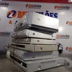 LOTE 164 - 01 VIDEOCASSETE E 05 APARELHOS DE DVD MARCAS E MODELOS DIVERSOS. (NO ESTADO, LEILÃO NÃO TEM GARANTIA E NEM DEVOLUÇÃO, SUJEITO A POSSÍVEIS AVARIAS VISÍVEIS/OCULTAS E/OU AUSÊNCIA DE COMPONENTES).