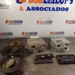 LOTE 132 - 04 APARELHOS DE SOM AUTOMOTIVO E 03 ALTO-FALANTES MARCAS E MODELOS DIVERSOS. (NO ESTADO, LEILÃO NÃO TEM GARANTIA E NEM DEVOLUÇÃO, SUJEITO A POSSÍVEIS AVARIAS VISÍVEIS/OCULTAS E/OU AUSÊNCIA DE COMPONENTES).
