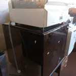 LOTE 092 - 01 MESA DE CENTRO E 01 LAVA LOUÇA MARCA BRASTEMP.  (NO ESTADO, LEILÃO NÃO TEM GARANTIA E NEM DEVOLUÇÃO, SUJEITO A POSSÍVEIS AVARIAS VISÍVEIS/OCULTAS E/OU AUSÊNCIA DE COMPONENTES).