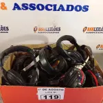LOTE 119 - 01 LOTE COM VÁRIOS FONES DE OUVIDO MARCAS E MODELOS DIVERSOS. (NO ESTADO, LEILÃO NÃO TEM GARANTIA E NEM DEVOLUÇÃO, SUJEITO A POSSÍVEIS AVARIAS VISÍVEIS/OCULTAS E/OU AUSÊNCIA DE COMPONENTES).
