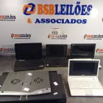 LOTE 153 - 01 MESA PARA NOTEBOOK E 04 NETBOOK’S MARCAS E MODELOS DIVERSOS. (NO ESTADO, LEILÃO NÃO TEM GARANTIA E NEM DEVOLUÇÃO, SUJEITO A POSSÍVEIS AVARIAS VISÍVEIS/OCULTAS E/OU AUSÊNCIA DE COMPONENTES).