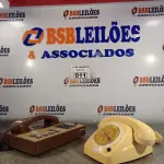 LOTE 011 - 02 APARELHOS DE TELEFONE ANTIGOS. (NO ESTADO, LEILÃO NÃO TEM GARANTIA E NEM DEVOLUÇÃO, SUJEITO A POSSÍVEIS AVARIAS VISÍVEIS/OCULTAS E/OU AUSÊNCIA DE COMPONENTES).