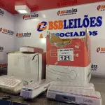 LOTE 121 - 01 LOTE COM VÁRIAS LUMINÁRIAS DE EMERGÊNCIA MARCAS E MODELOS DIVERSOS. (NO ESTADO, LEILÃO NÃO TEM GARANTIA E NEM DEVOLUÇÃO, SUJEITO A POSSÍVEIS AVARIAS VISÍVEIS/OCULTAS E/OU AUSÊNCIA DE COMPONENTES).