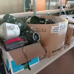 LOTE 177 - 01 LOTE COM GRANDE QUANTIDADE DE BASES E COPOS DE LIQUIDIFICADORES MARCAS E MODELOS DIVERSOS. (NO ESTADO, LEILÃO NÃO TEM GARANTIA E NEM DEVOLUÇÃO, SUJEITO A POSSÍVEIS AVARIAS VISÍVEIS/OCULTAS E/OU AUSÊNCIA DE COMPONENTES).