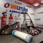 LOTE 186 - 02 LANTERNAS, 02 ACABAMENTOS, 02 EXTINTORES “VAZIOS”, 01 ESPELHO RETROVISOR E 01 CILINDRO DE CO2 “VAZIO”. (NO ESTADO, LEILÃO NÃO TEM GARANTIA E NEM DEVOLUÇÃO, SUJEITO A POSSÍVEIS AVARIAS VISÍVEIS/OCULTAS E/OU AUSÊNCIA DE COMPONENTES).