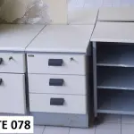 LOTE 489 - MESA AUXILIAR + GAVETEIROS (UNIDADE: B-034 - POUSO ALEGRE/MG LOCAL DE RETIRADA: AVENIDA DOS ALECRINS, 1020 - DISTRITO INDUSTRIAL –  POUSO ALEGRE/MG – CEP: 37.556-839)
