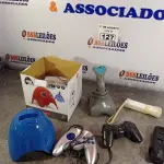 LOTE 127 - 01 IBOO E VÁRIOS CONTROLES DE VIDEOGAME MARCAS E MODELOS DIVERSOS. (NO ESTADO, LEILÃO NÃO TEM GARANTIA E NEM DEVOLUÇÃO, SUJEITO A POSSÍVEIS AVARIAS VISÍVEIS/OCULTAS E/OU AUSÊNCIA DE COMPONENTES).
