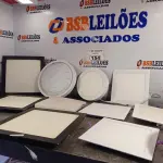 LOTE 154 - 01 LOTE COM VÁRIAS LUMINÁRIAS MARCAS E MODELOS DIVERSOS. (NO ESTADO, LEILÃO NÃO TEM GARANTIA E NEM DEVOLUÇÃO, SUJEITO A POSSÍVEIS AVARIAS VISÍVEIS/OCULTAS E/OU AUSÊNCIA DE COMPONENTES).