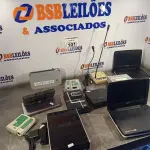 LOTE 101 - 02 DVD’S PORTÁTEIS E PERIFÉRICOS DIVERSOS. (NO ESTADO, LEILÃO NÃO TEM GARANTIA E NEM DEVOLUÇÃO, SUJEITO A POSSÍVEIS AVARIAS VISÍVEIS/OCULTAS E/OU AUSÊNCIA DE COMPONENTES).