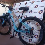 LOTE 200 - 01 BICICLETA ARO 29, COR AZUL CLARO COM PRETO, NANO 24V SKY TRAZ 24 MARCHAS COM SISTEMA CASSETE MICROSHIFT E FREIOS HIDRÁULICOS. QUADRO SKY EM ALUMÍNIO 6061 NANO; SUSPENSÃO HEILAND AHEADSET 100MM;ALAVANCA MICROSHIFT  3 X 8 VELOCIDADES; PEDIVELA SHIFT TECH 42/32/22; MOVIMENTO CENTRAL ROLAMENTADO; CÂMBIO DIANTEIRO MICROSHIFT 3V  7/8 X 3V 42/32/22 ;CAMBIO TRASEIRO MICROSHIFT 8V COM CAGE LONGO RDM26L;CASSETE MICROSHIFT 8 VELOCIDADES COM RELAÇÃO 11-34 DENTES; CORRENTE YBN INDEX 1/2 X 3/32 116L; CUBOS SHIFT TECH CASSETTE COM BLOCAGENS 36 FUROS; DISCOS 160MM;FREIO A DISCO ALHONGA LANCER PAVOLUTION; GUIDÃO HEILAND EM ALUMÍNIO 31.8MM; SUPORTE DE GUIDÃO HEILAND ALUMÍNIO 31.8MM; PNEUS SWALLOW 29 X 2.10; SELIM SKY MTB; CANOTE DE SELIM HEILAND 27.2MM; AROS DUPLOS WLK 29 36 FUROS; PEDAL PLATAFORMA HEILAND NYLON.(NOVA) (NO ESTADO)