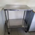 LOTE 452 - MESA AUXILIAR  (UNIDADE: B-034 - POUSO ALEGRE/MG LOCAL DE RETIRADA: AVENIDA DOS ALECRINS, 1020 - DISTRITO INDUSTRIAL –  POUSO ALEGRE/MG – CEP: 37.556-839)