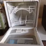 LOTE 094 - 01 LAVA LOUÇAS MARCA BRASTEMP 220V. (NO ESTADO, LEILÃO NÃO TEM GARANTIA E NEM DEVOLUÇÃO, SUJEITO A POSSÍVEIS AVARIAS VISÍVEIS/OCULTAS E/OU AUSÊNCIA DE COMPONENTES).
