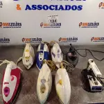 LOTE 124 - 08 FERROS DE PASSAR ROUPAS MARCAS E MODELOS DIVERSOS. (NO ESTADO, LEILÃO NÃO TEM GARANTIA E NEM DEVOLUÇÃO, SUJEITO A POSSÍVEIS AVARIAS VISÍVEIS/OCULTAS E/OU AUSÊNCIA DE COMPONENTES).