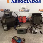 LOTE 008 - 01 LOTE COM VÁRIAS CÂMERAS FOTOGRÁFICAS MARCAS E MODELOS DIVERSOS. (NO ESTADO, LEILÃO NÃO TEM GARANTIA E NEM DEVOLUÇÃO, SUJEITO A POSSÍVEIS AVARIAS VISÍVEIS/OCULTAS E/OU AUSÊNCIA DE COMPONENTES).